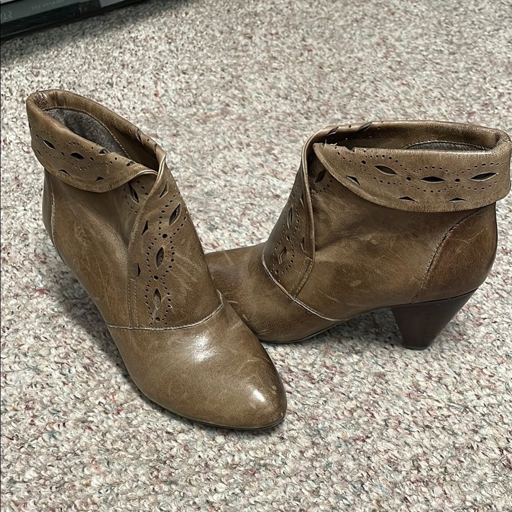 Miz mooz daffodil Brown leather Ankle Boots with Cutout Design